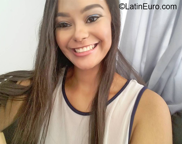 Date this voluptuous Colombia girl Angie from Barranquilla CO26536