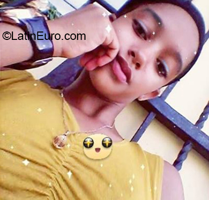 Date this cute Dominican Republic girl Genesis from Santo Domingo DO37041