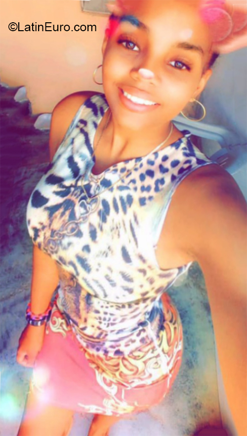 Date this gorgeous Dominican Republic girl Yedrynathali from Santo Domingo DO37043