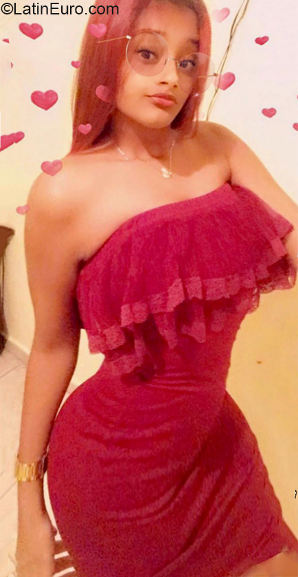 Date this stunning Dominican Republic girl Clarissa from La Romana DO37058