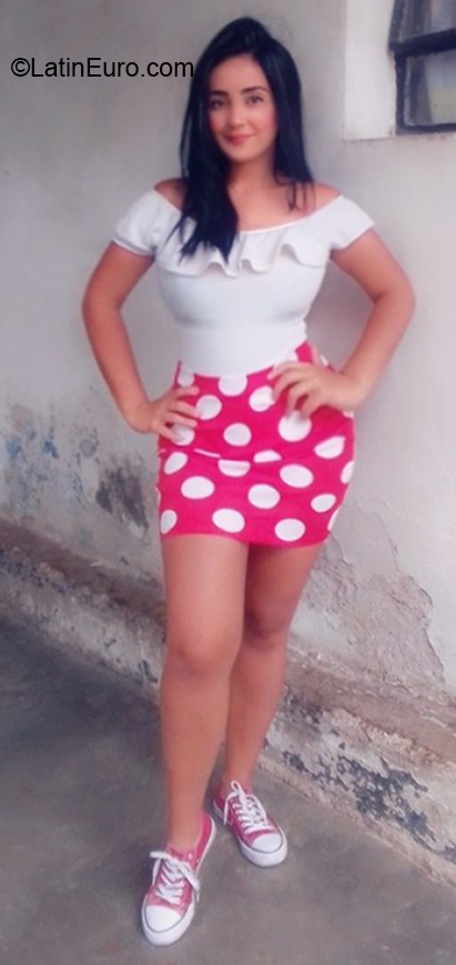 Date this charming Venezuela girl Ambar from Caracas VE2909