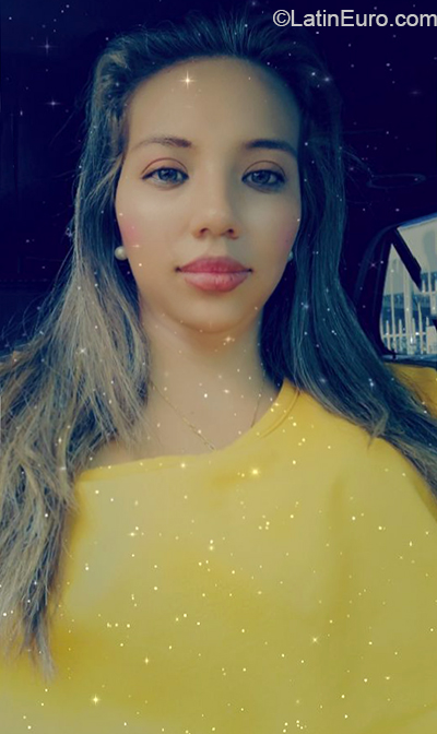 Date this beautiful Colombia girl Fernanda from Bogota CO26548