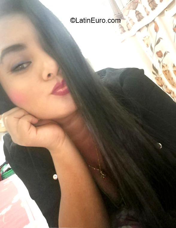 Date this foxy Ecuador girl Mariela from Santo Domingo EC416