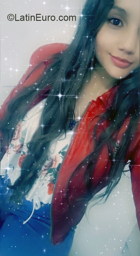 Date this exotic Colombia girl Michelle from Armenia CO26577
