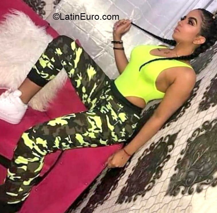 Date this hard body Dominican Republic girl Alina from Santo Domingo DO37096