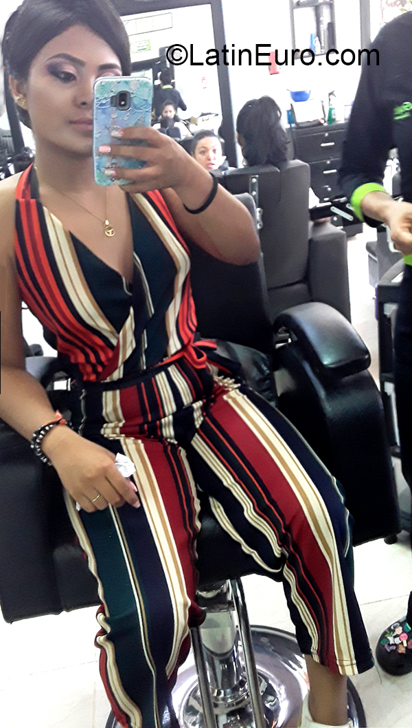 Date this exotic Colombia girl Andrea from Buenaventura CO26592