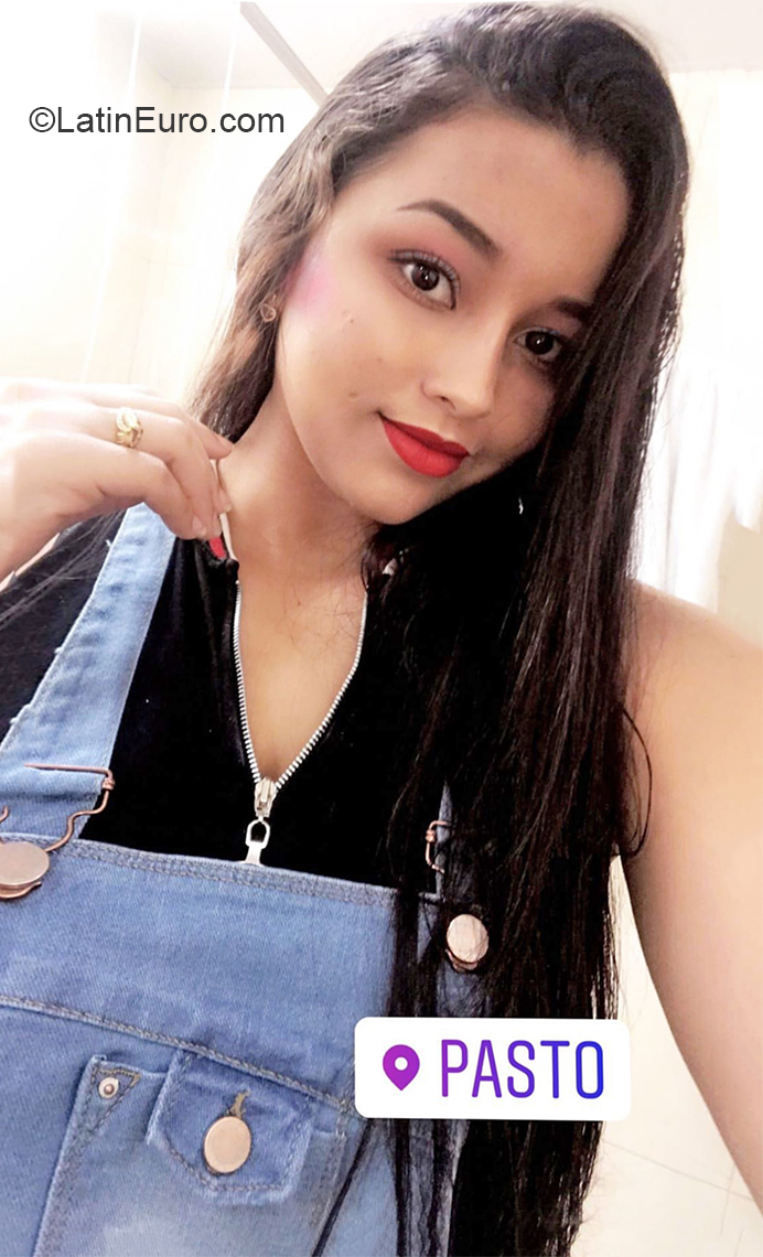 Date this happy Colombia girl Laura from Medellin CO26600