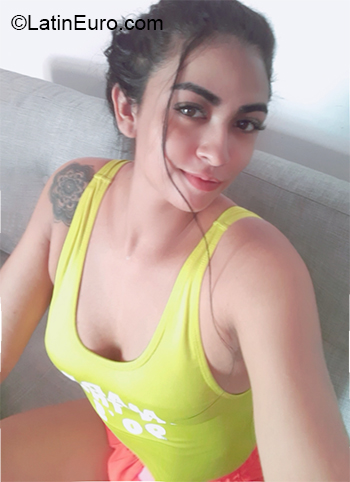 Date this voluptuous Colombia girl Yiseth from Barranquilla CO26623