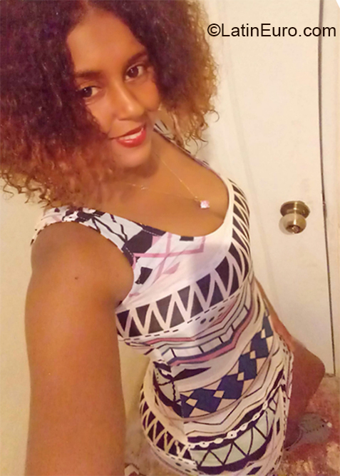 Date this happy Dominican Republic girl Yosi from San Pedro de Macoris DO37158