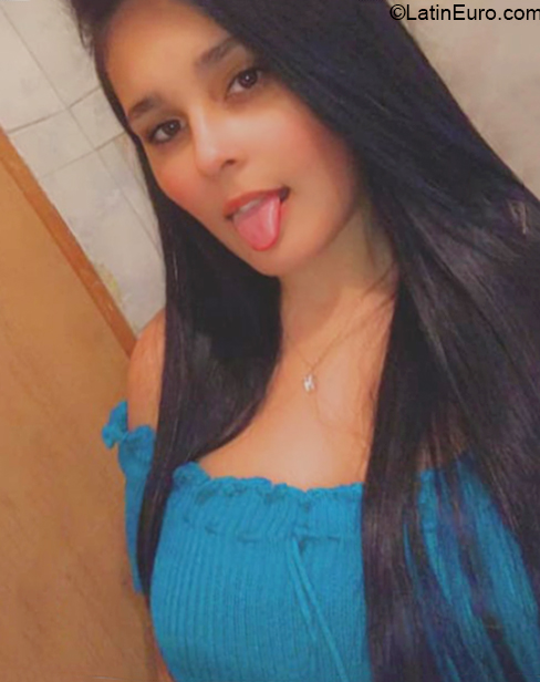 Date this georgeous Brazil girl Emely from Salvador BR11027