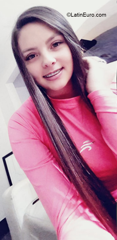 Date this cute Colombia girl Yessica from Bogota CO27100
