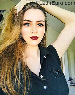 Date this charming Brazil girl Nicole from Rio de Janeiro BR11028