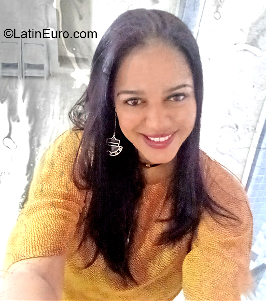 Date this happy Brazil girl Marisa from Rio De Janeiro BR11029