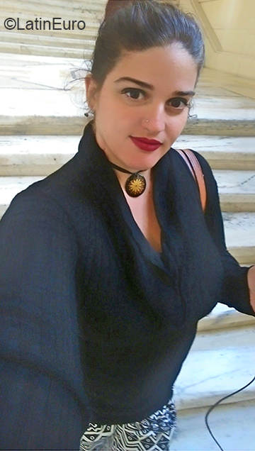 Date this sensual Cuba girl Juliet from Havana CU647