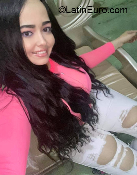 Date this stunning Dominican Republic girl Yorlenny from Santo Domingo DO40350