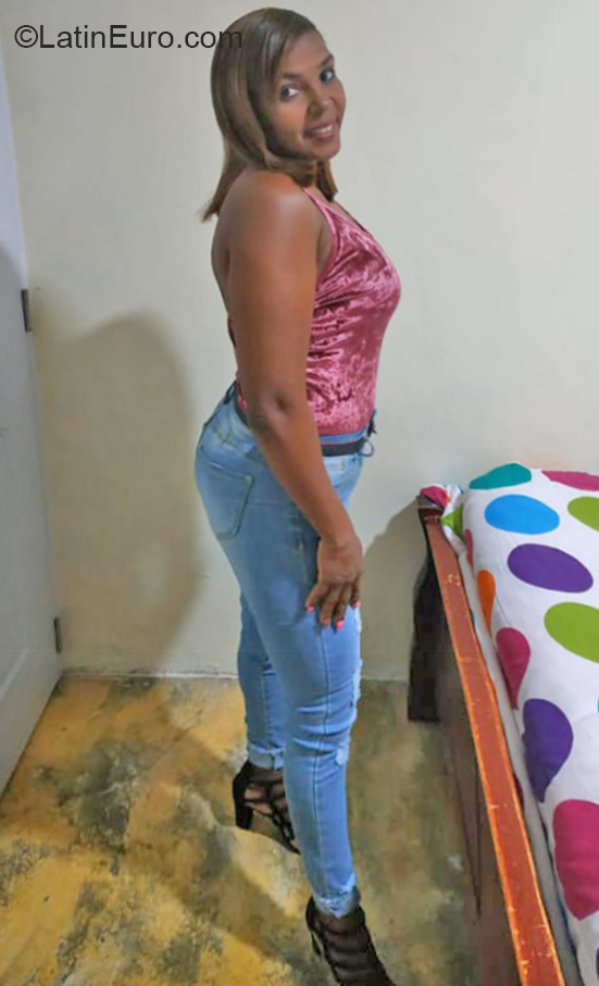 Date this beautiful Dominican Republic girl Tania ascota from Santo Domingo DO37297