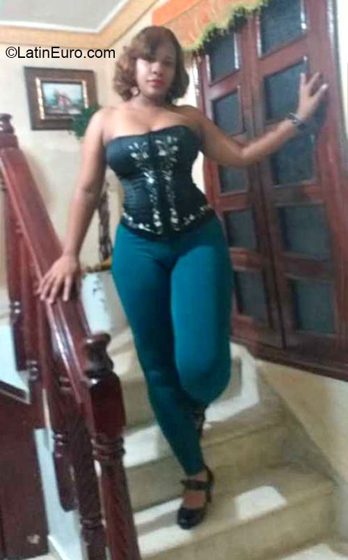 Date this sensual Dominican Republic girl Katherine from Santo Domingo DO37722
