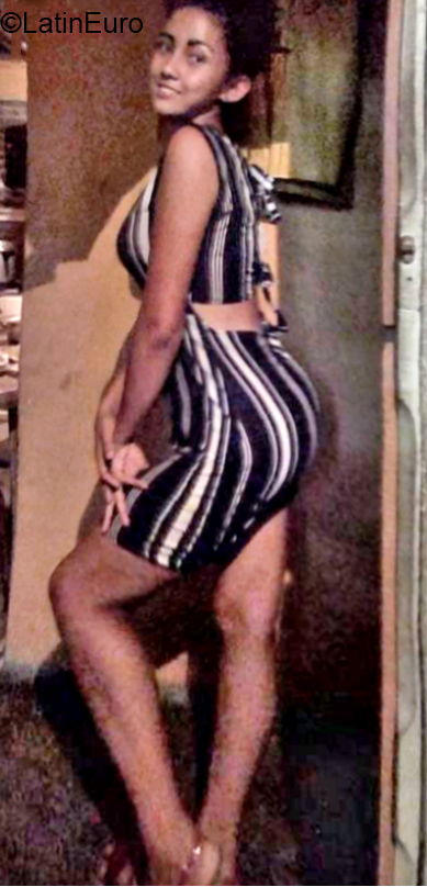 Date this hard body Venezuela girl Yulianny from Colombia VE2978