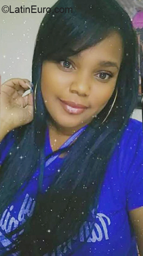 Date this sultry Dominican Republic girl Eliany from Santo Domingo DO37376