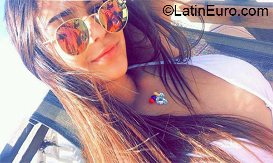 Date this nice looking Venezuela girl Barbara from Caracas VE2981