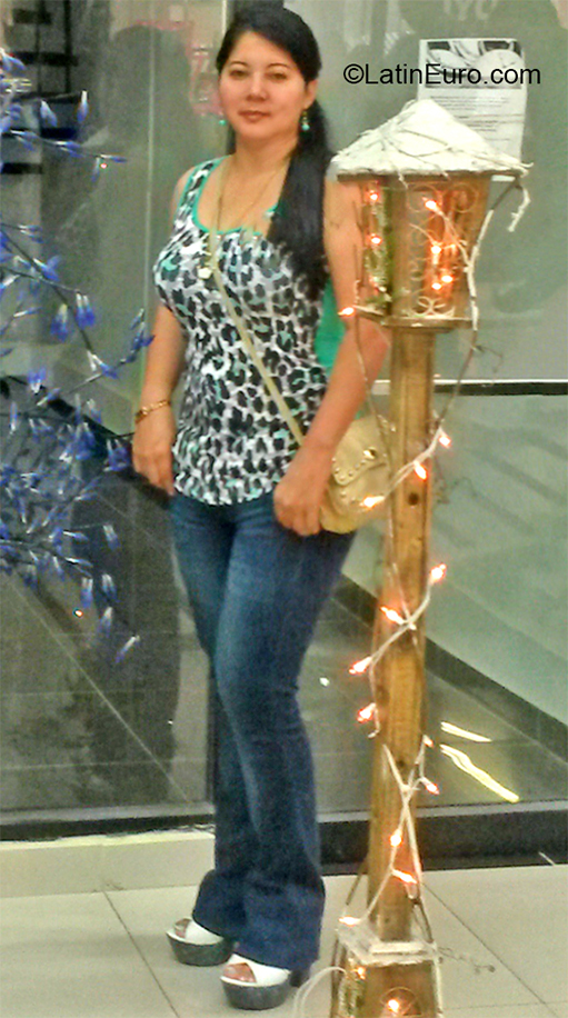 Date this sensual Colombia girl Yury from Cali CO26793