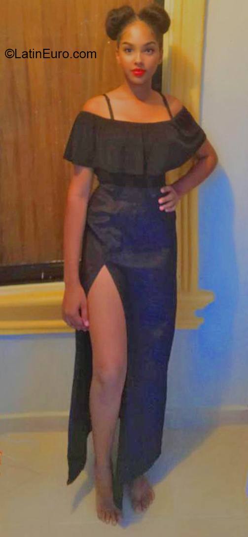 Date this hot Dominican Republic girl Yulianny from Santo Domingo DO37398