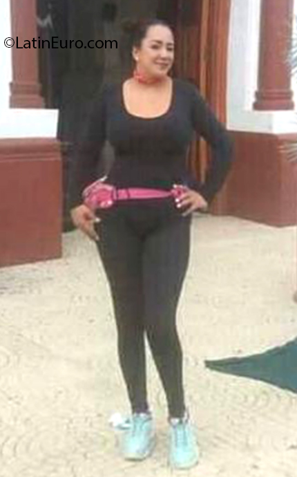 Date this tall Colombia girl Elena palacio from Medellin CO26904