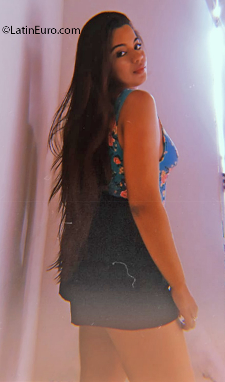 Date this nice looking Brazil girl Kelly from Teresina BR11070