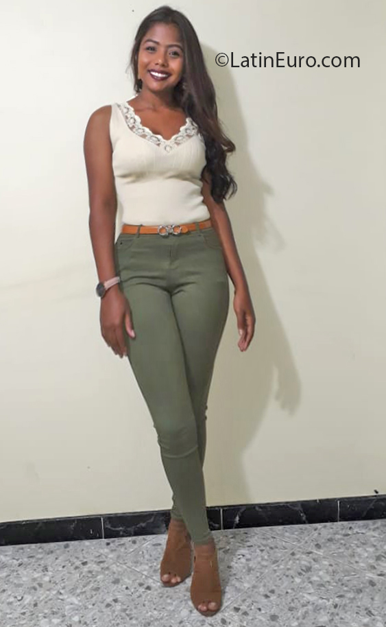 Date this delightful Colombia girl Yami from Medellin CO26956
