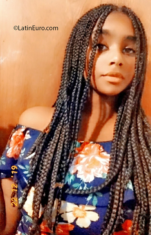 Date this athletic Dominican Republic girl Carolina from La Romana DO37616