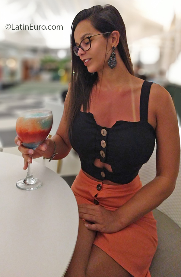 Date this gorgeous United Kingdom girl Bruna from Bristol GB1016