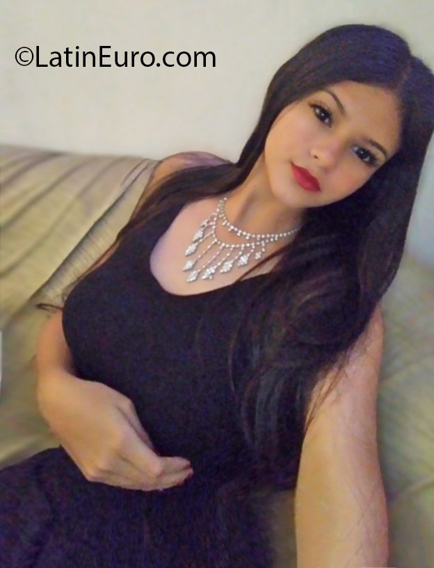 Date this sensual Venezuela girl Jenifer from Bolivar VE3060