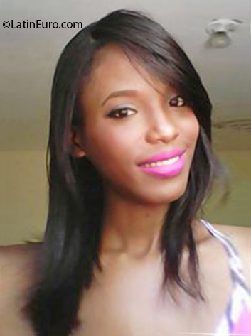 Date this stunning Dominican Republic girl Gisely from Santo Domingo DO37697