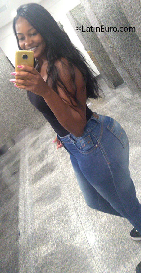 Date this gorgeous Brazil girl Mara from Rio de Janeiro BR11093
