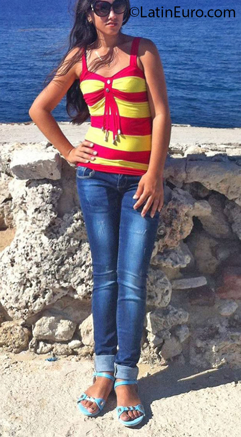 Date this gorgeous Cuba girl Heidi from Havana CU668