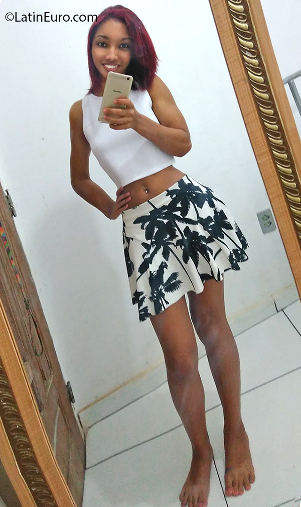 Date this foxy Brazil girl Thay from Rio de Janeiro BR11095