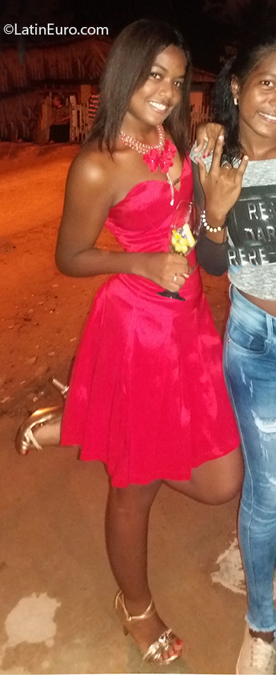 Date this foxy Colombia girl Kaydis from Cartagena CO28604