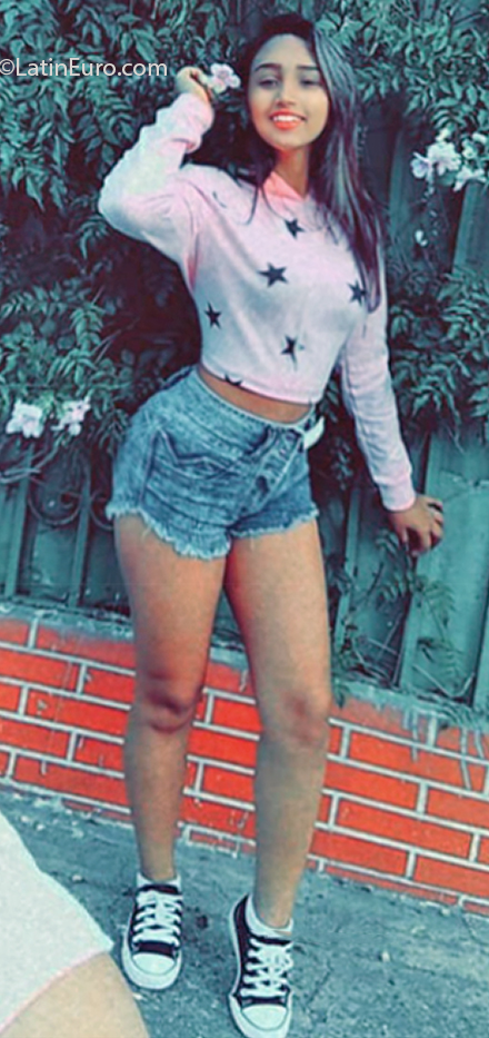 Date this delightful Venezuela girl Daniela from Caracas VE3094