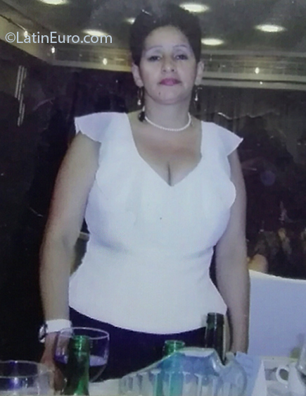 Date this nice looking Colombia girl Amanda from Armenia CO27095