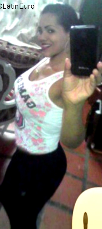 Date this pretty Ecuador girl Carolina from Quito EC486