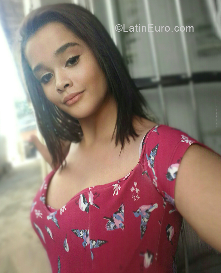 Date this happy Brazil girl Adriana from Sao Paulo BR11106