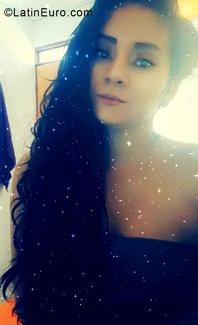 Date this nice looking Colombia girl Maira from Neiva CO27121