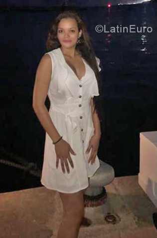 Date this happy Dominican Republic girl Rose from Santo Domingo DO40466