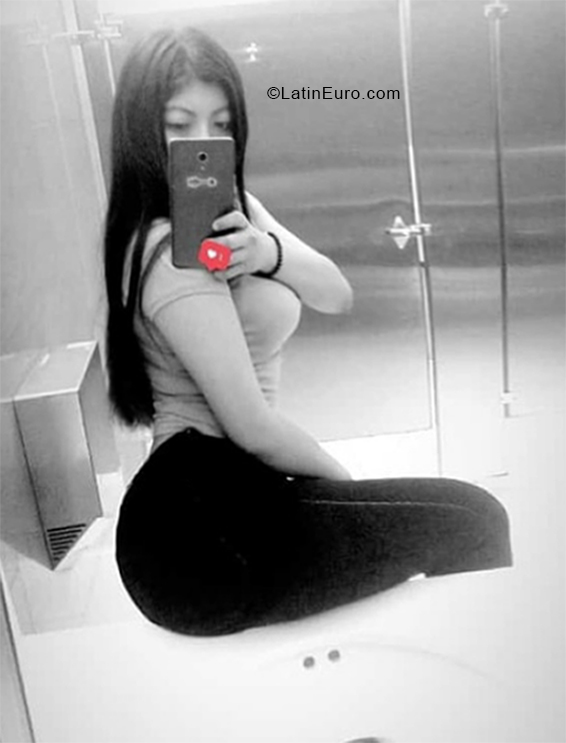 Date this happy El Salvador girl Arie from San Salvador SV110
