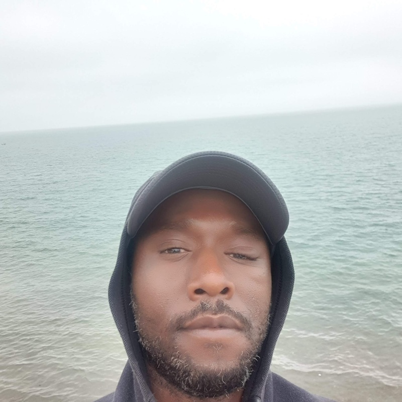 Date this cute United Kingdom man RobinH from London GB1018
