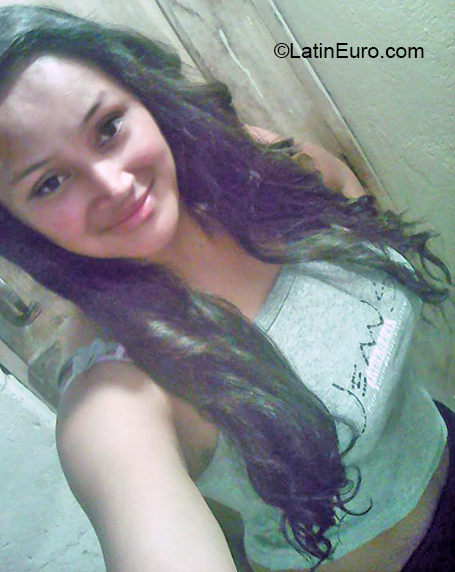 Date this gorgeous Ecuador girl Yesenia from Quito EC480