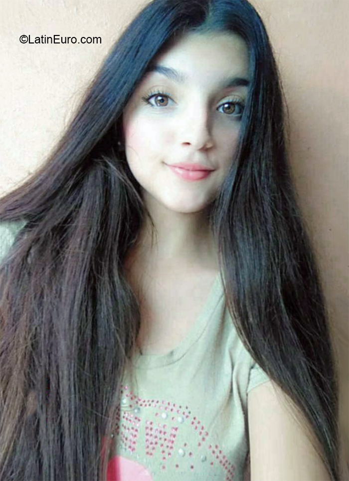 Date this tall Costa Rica girl Lusini from San Jose CR388