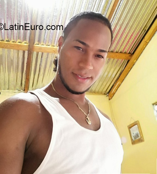 Date this sensual Dominican Republic man Victor from Santo Domingo DO38059