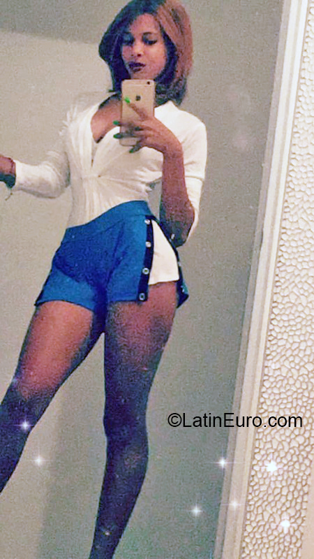 Date this voluptuous Dominican Republic girl Yaniris from Santo Domingo DO38070