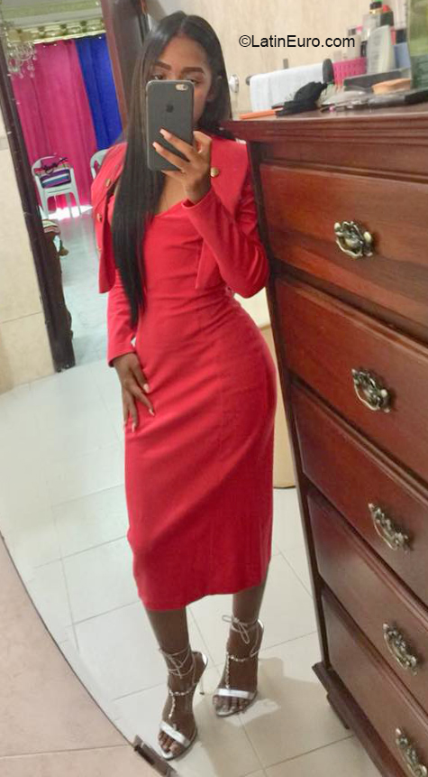 Date this pretty Dominican Republic girl Albeny from Santo Domingo DO38086